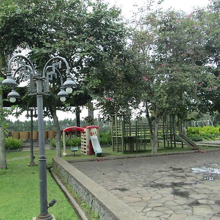 Grand Hotel Lembang Luaran gambar