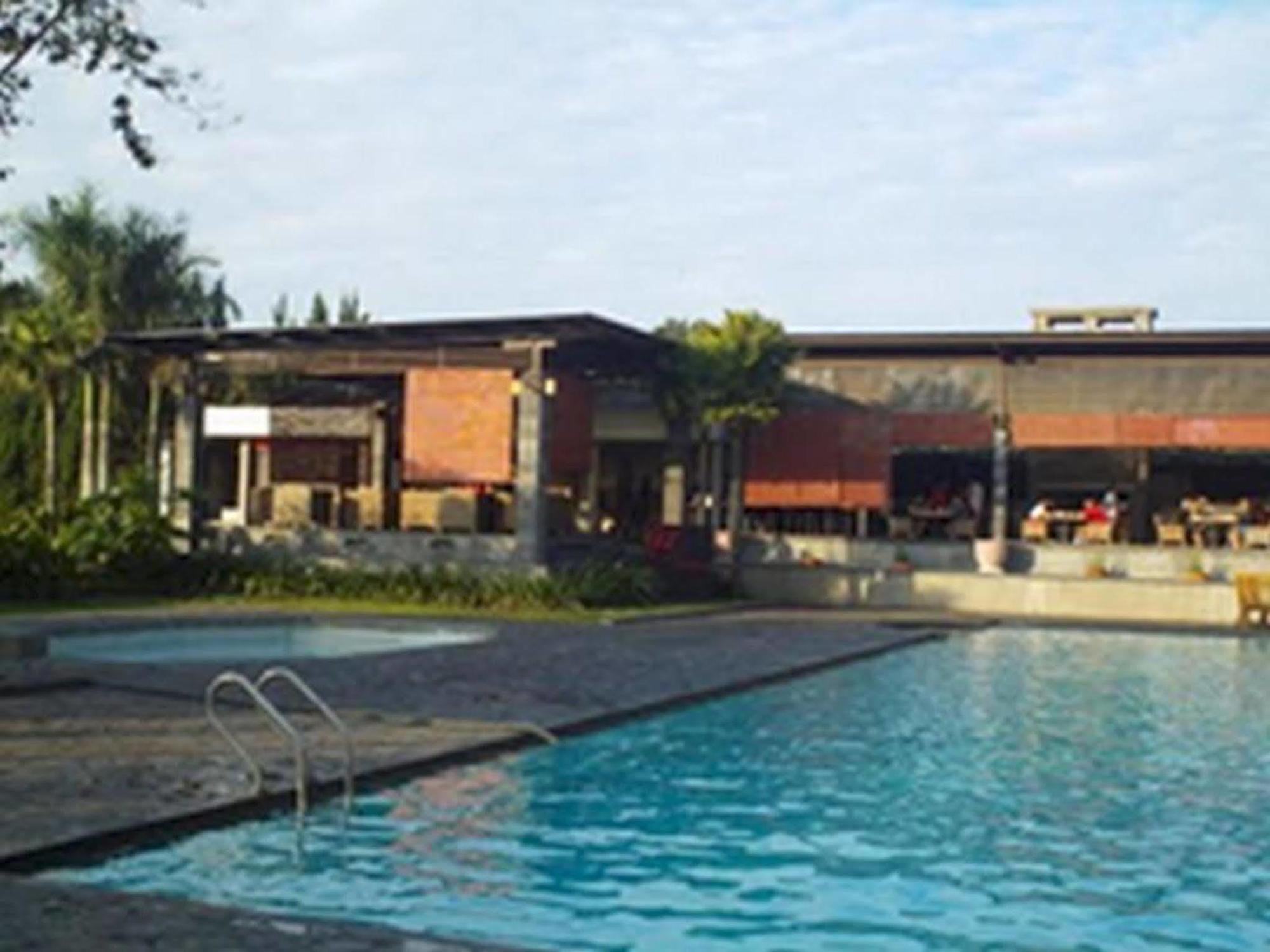 Grand Hotel Lembang Luaran gambar
